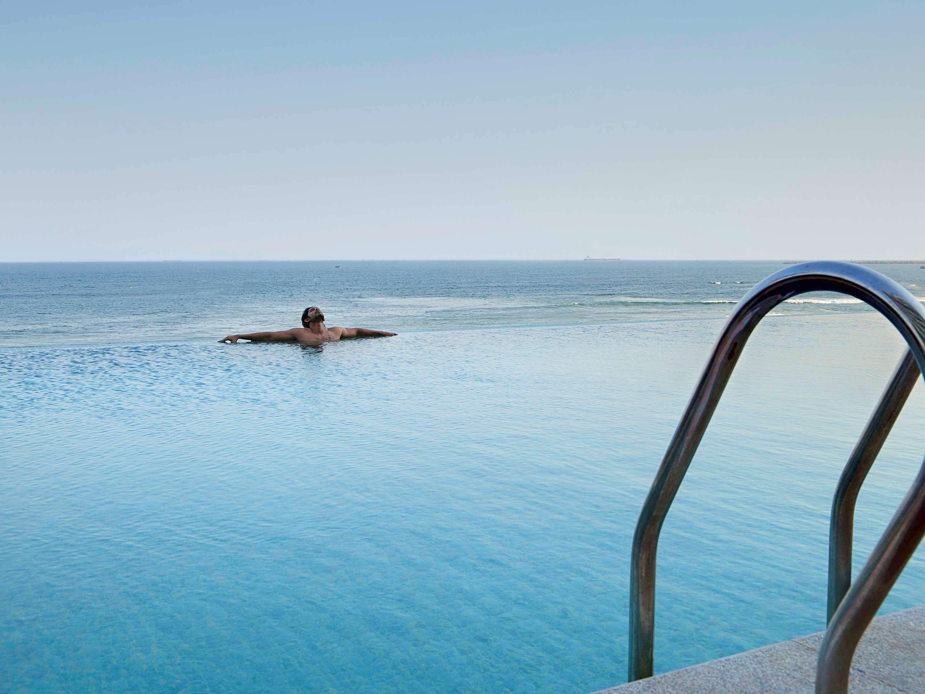 Novotel Visakhapatnam Varun Beach Exterior foto Infinity pool at the Dead Sea