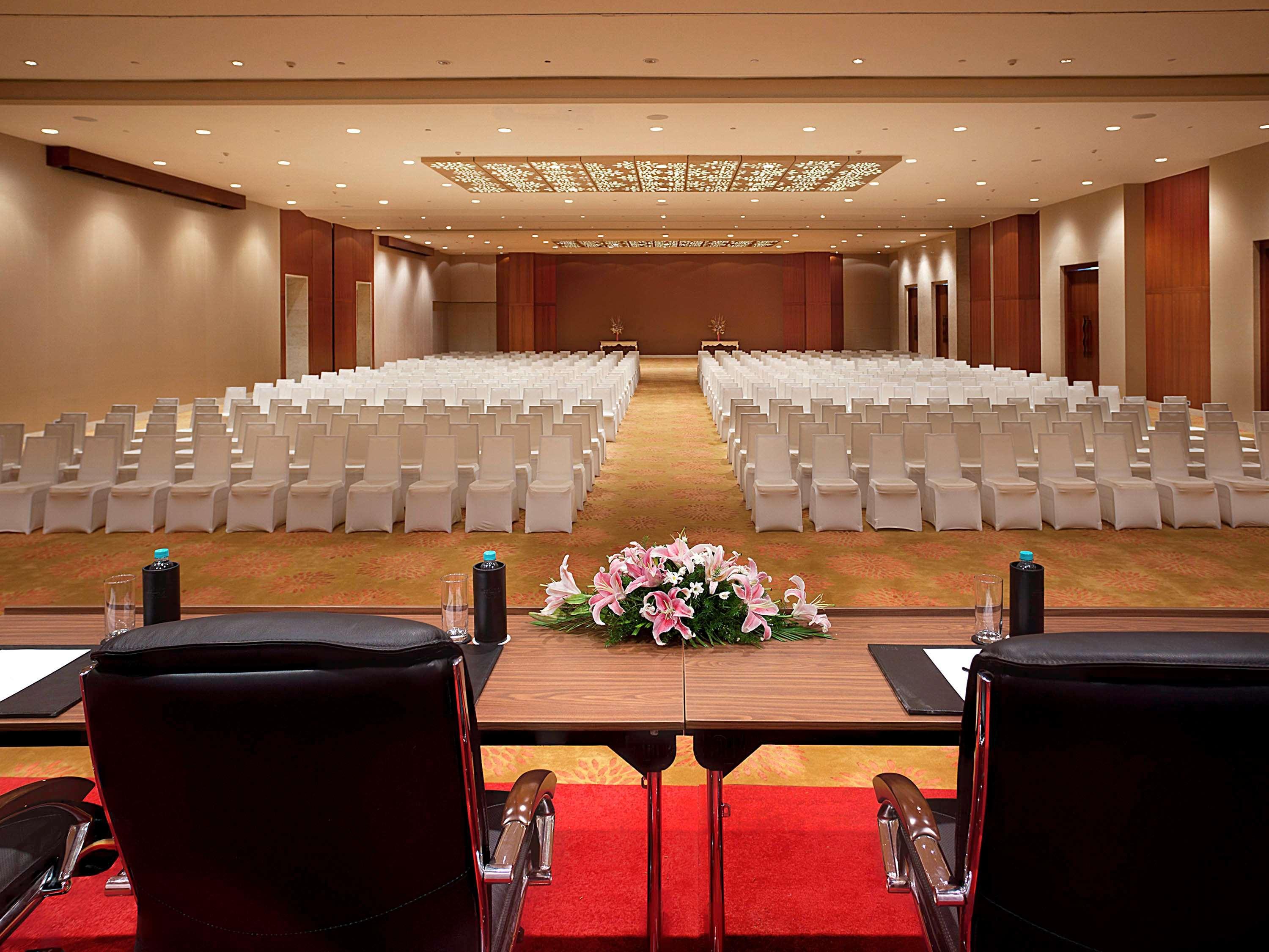 Novotel Visakhapatnam Varun Beach Exterior foto The Grand Ballroom