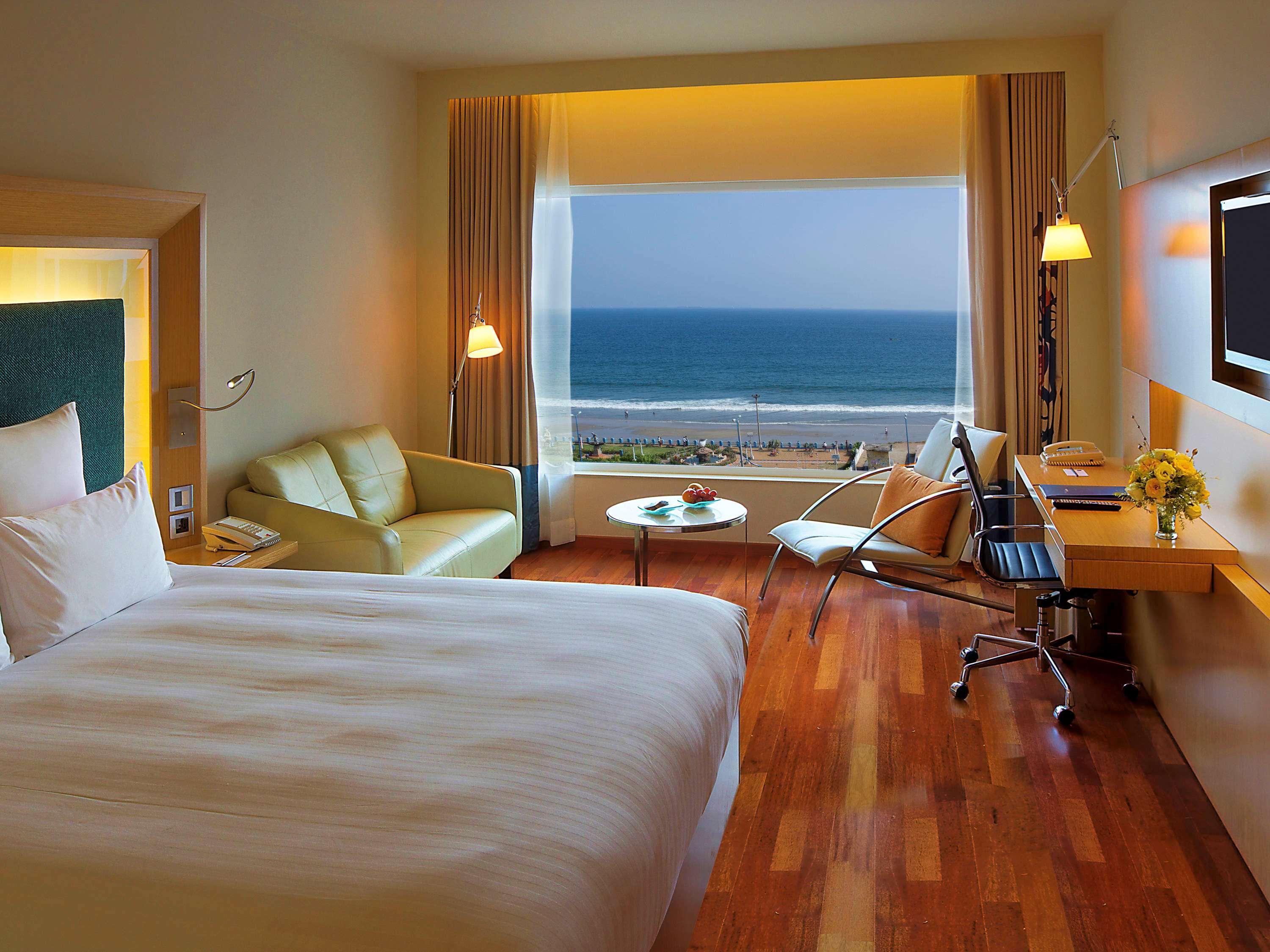 Novotel Visakhapatnam Varun Beach Exterior foto A room at the hotel