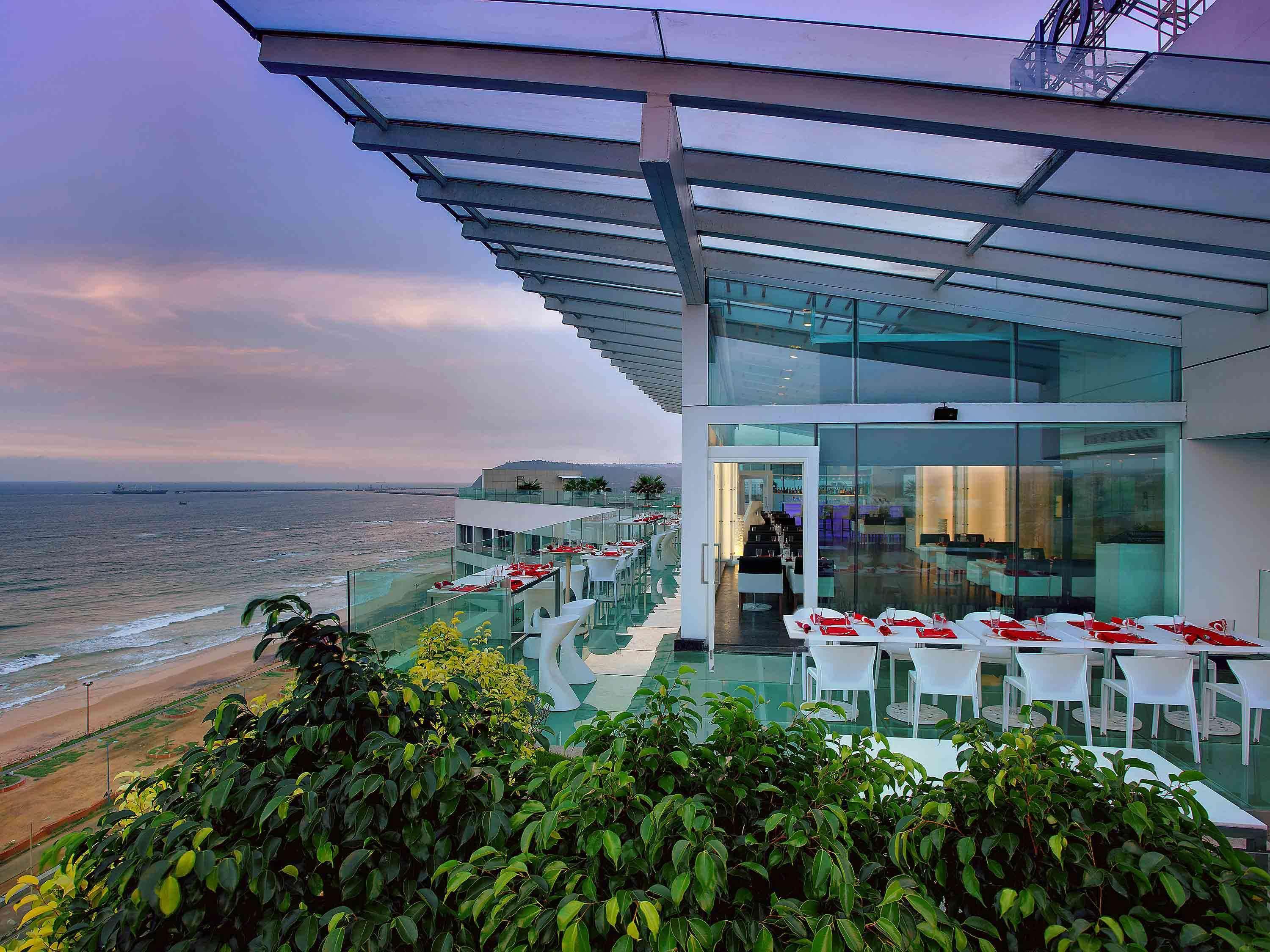 Novotel Visakhapatnam Varun Beach Exterior foto The Beach Club at the Kempinski, Muscat