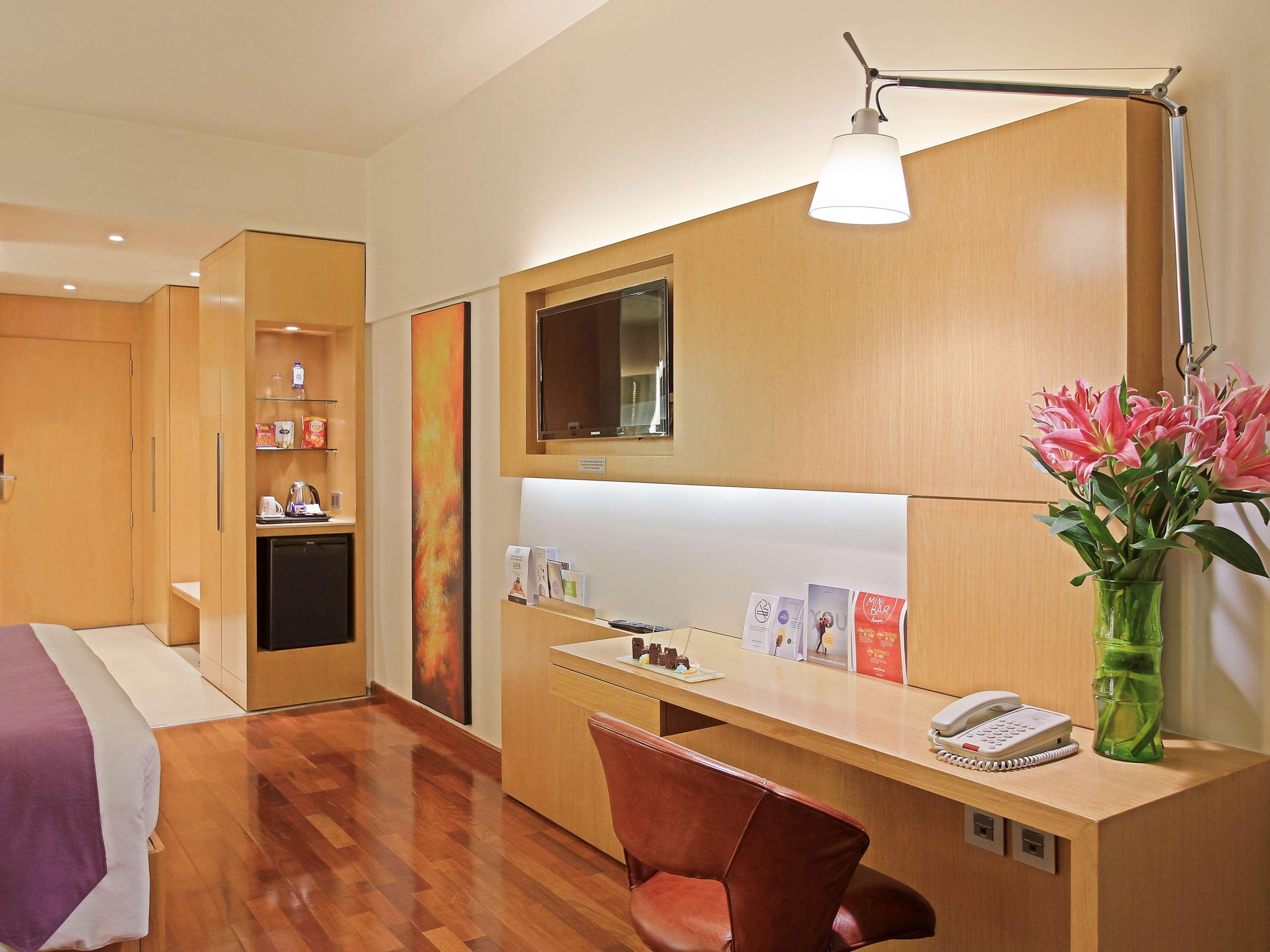 Novotel Visakhapatnam Varun Beach Exterior foto A room at the hotel