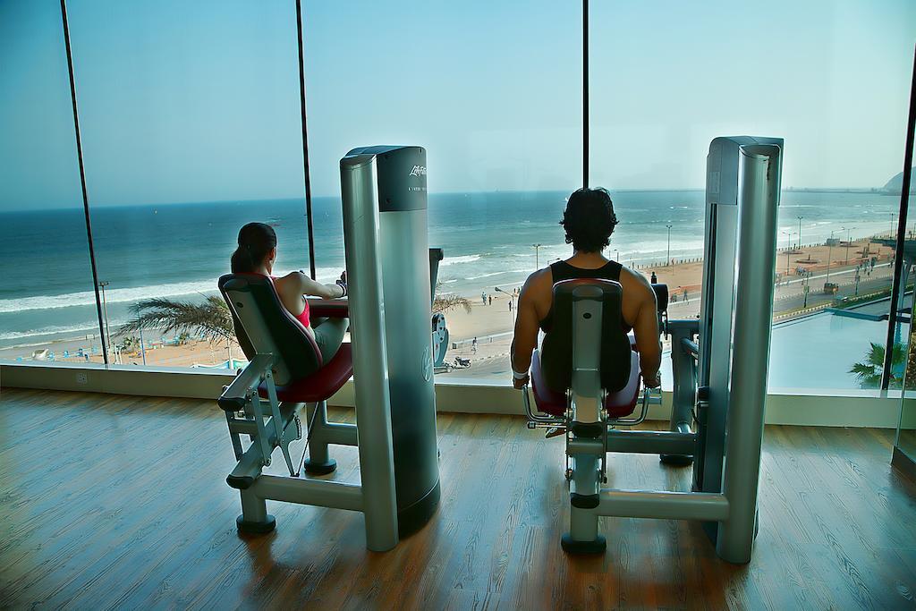 Novotel Visakhapatnam Varun Beach Exterior foto The gym at the hotel