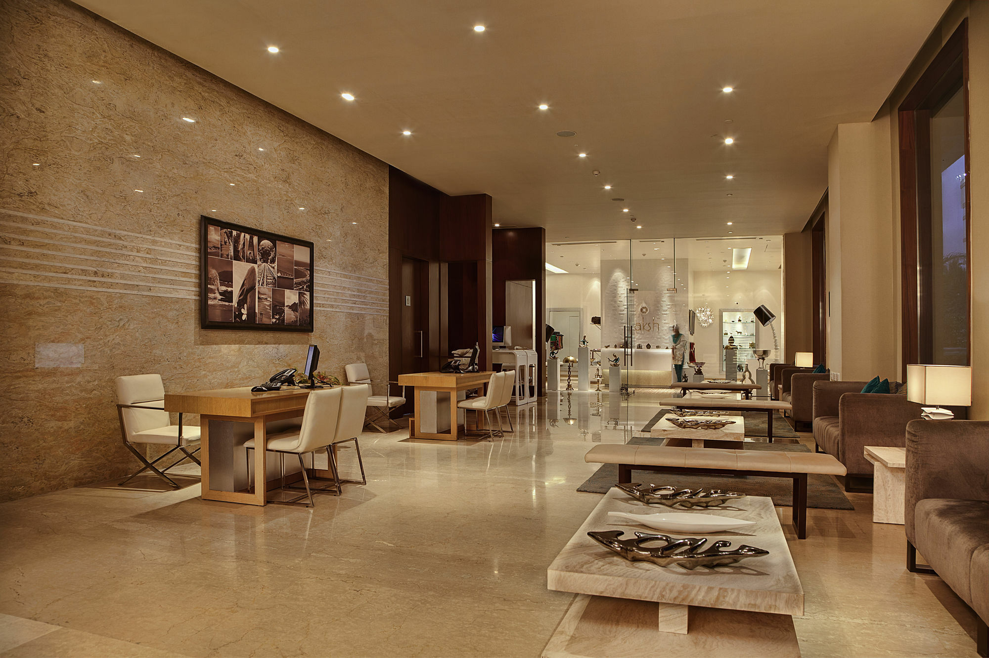 Novotel Visakhapatnam Varun Beach Exterior foto The lobby of the hotel