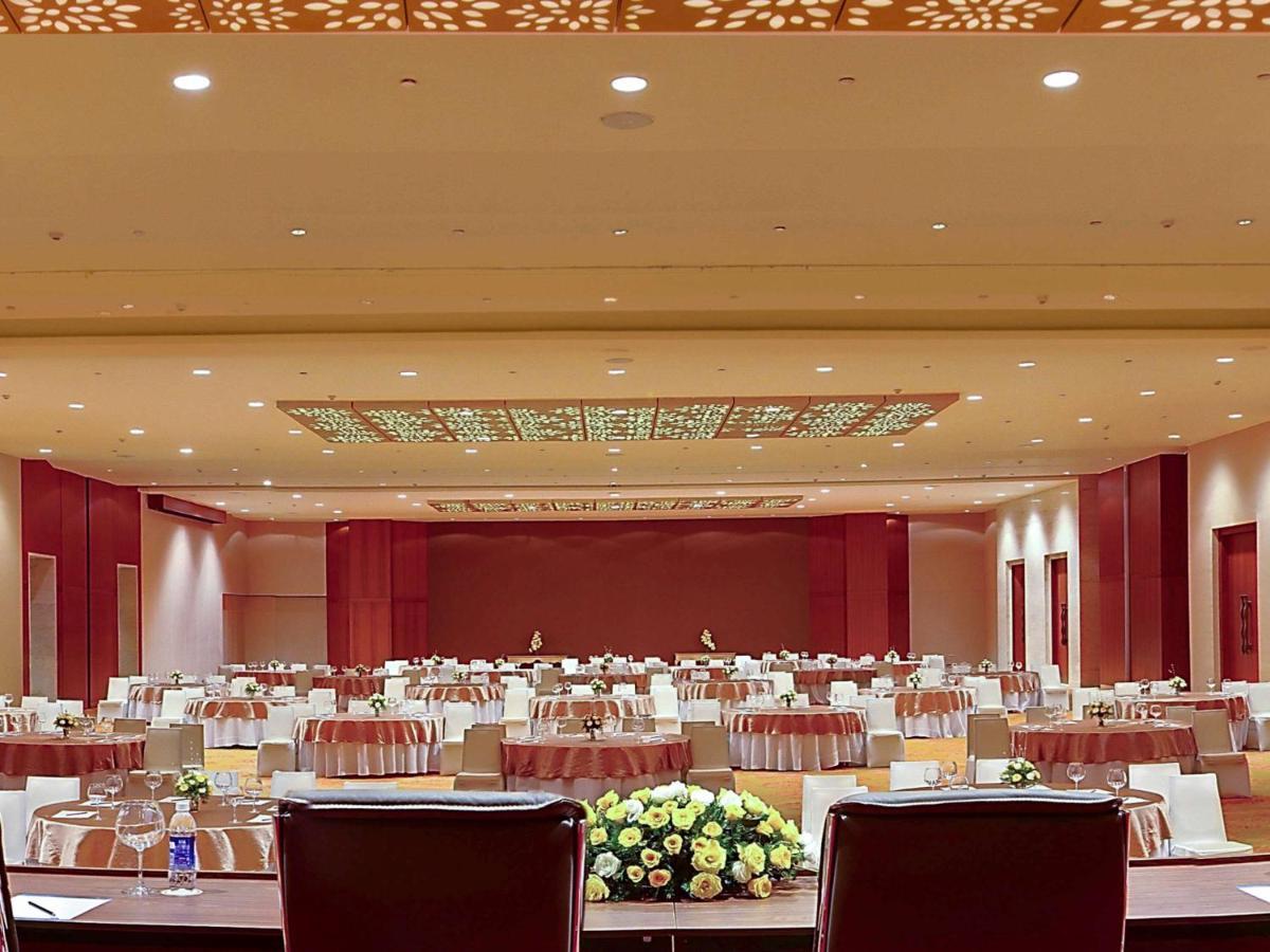 Novotel Visakhapatnam Varun Beach Exterior foto The Grand Ballroom
